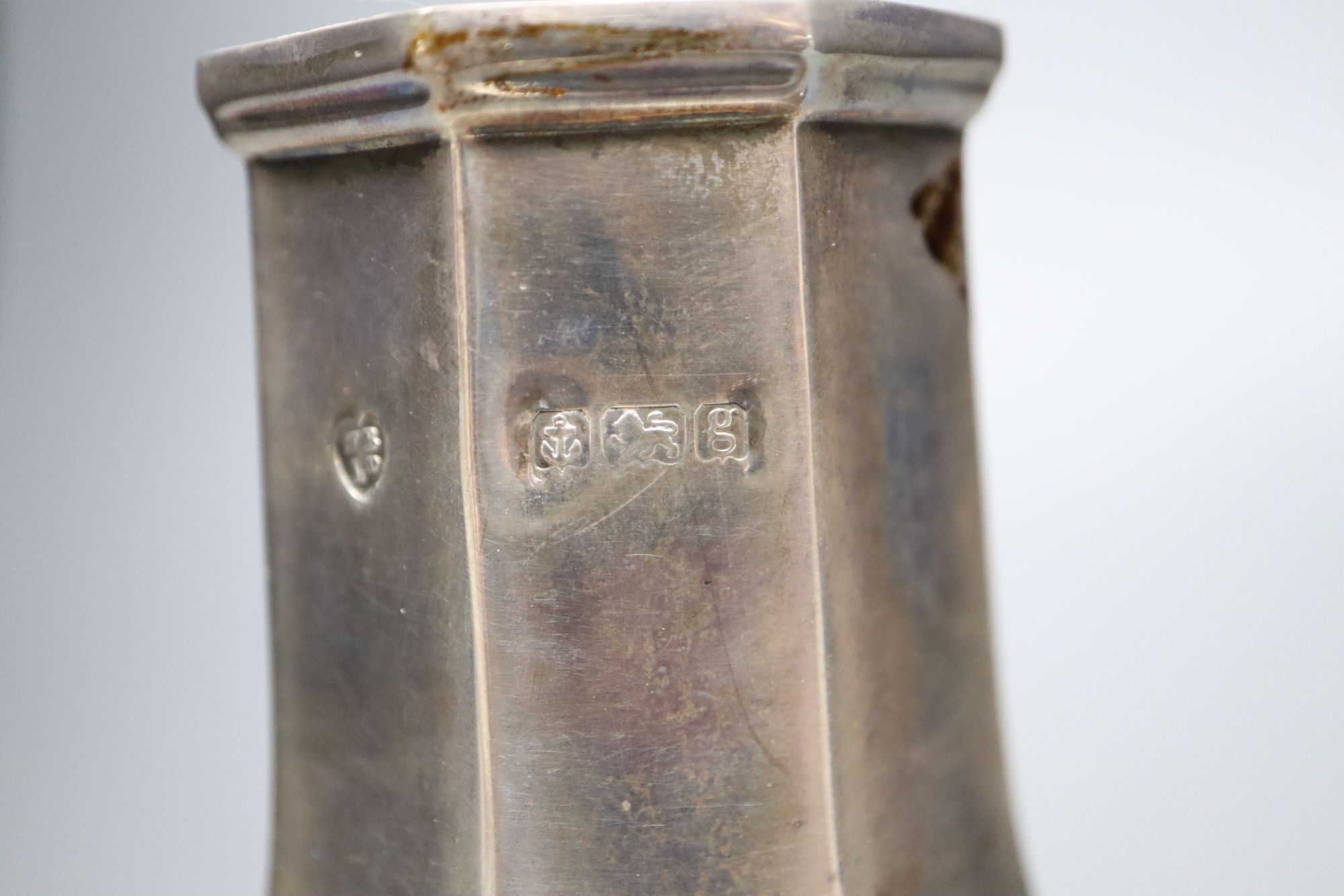 An Edwardian silver octagonal sugar caster, by William Ltd, Birmingham, 1906, 21.5cm, 6oz.